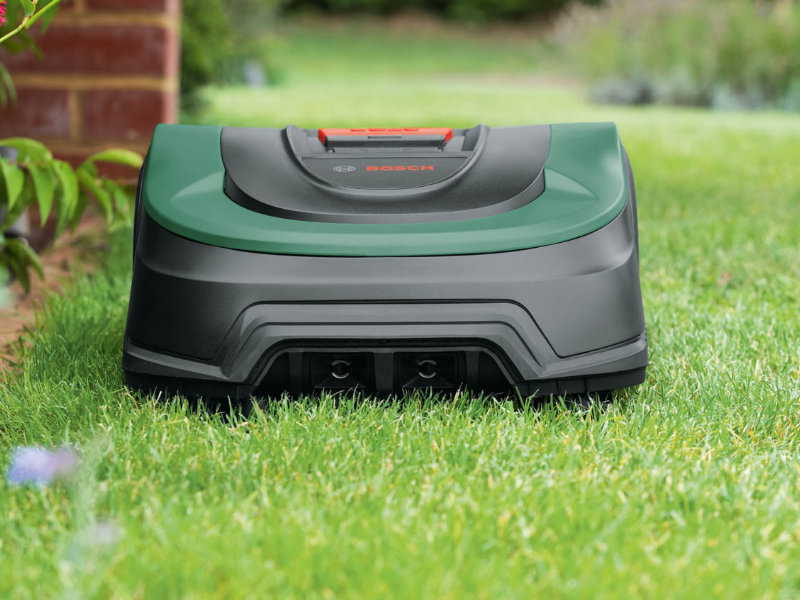 Bosch Power Tools robotgrasmaaier maait gras in tuin